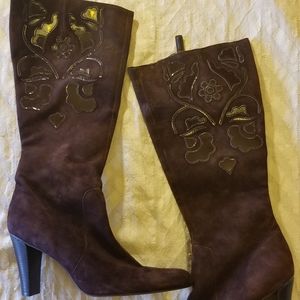ANTONIO MELANI BROWN SUEDE FLORAL HEEL BOOTS